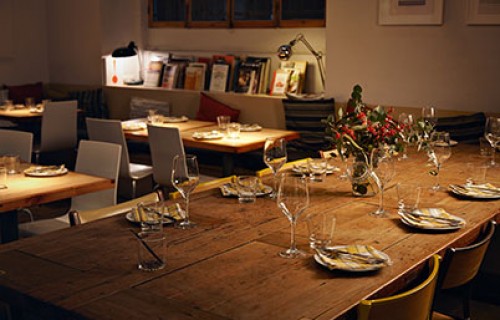 유명 셰프가 선보이는 고급 다이닝, 리조트에서 즐기세요